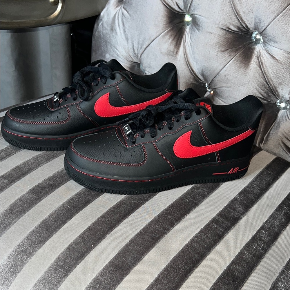 👟 AUTHENTIC Nike Air Force 1 Low '07 Black University Red Brand New 👟